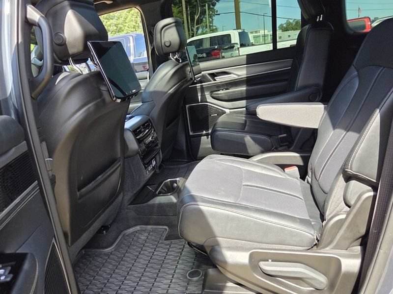 Used 2025 Jeep Wagoneer Series II w/ Premium Group I RWD image 8