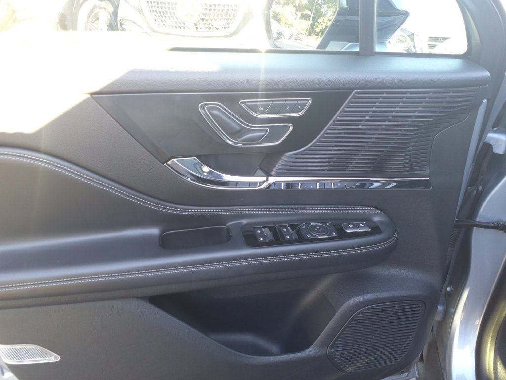 Used 2022 Lincoln Corsair AWD w/ Premium Package image 17