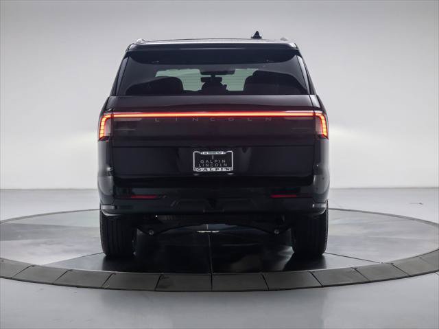 New 2026 Lincoln Navigator Reserve w/ Jet Appearance Package AWD/4WD image 4
