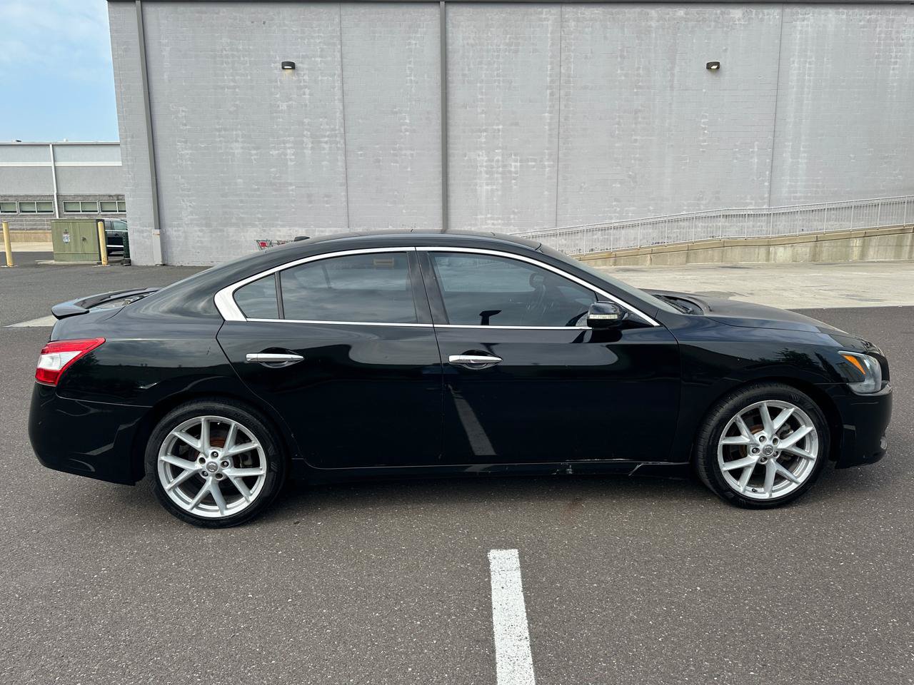 Used 2011 Nissan Maxima 3.5 SV w/ Sport Pkg FWD image 4