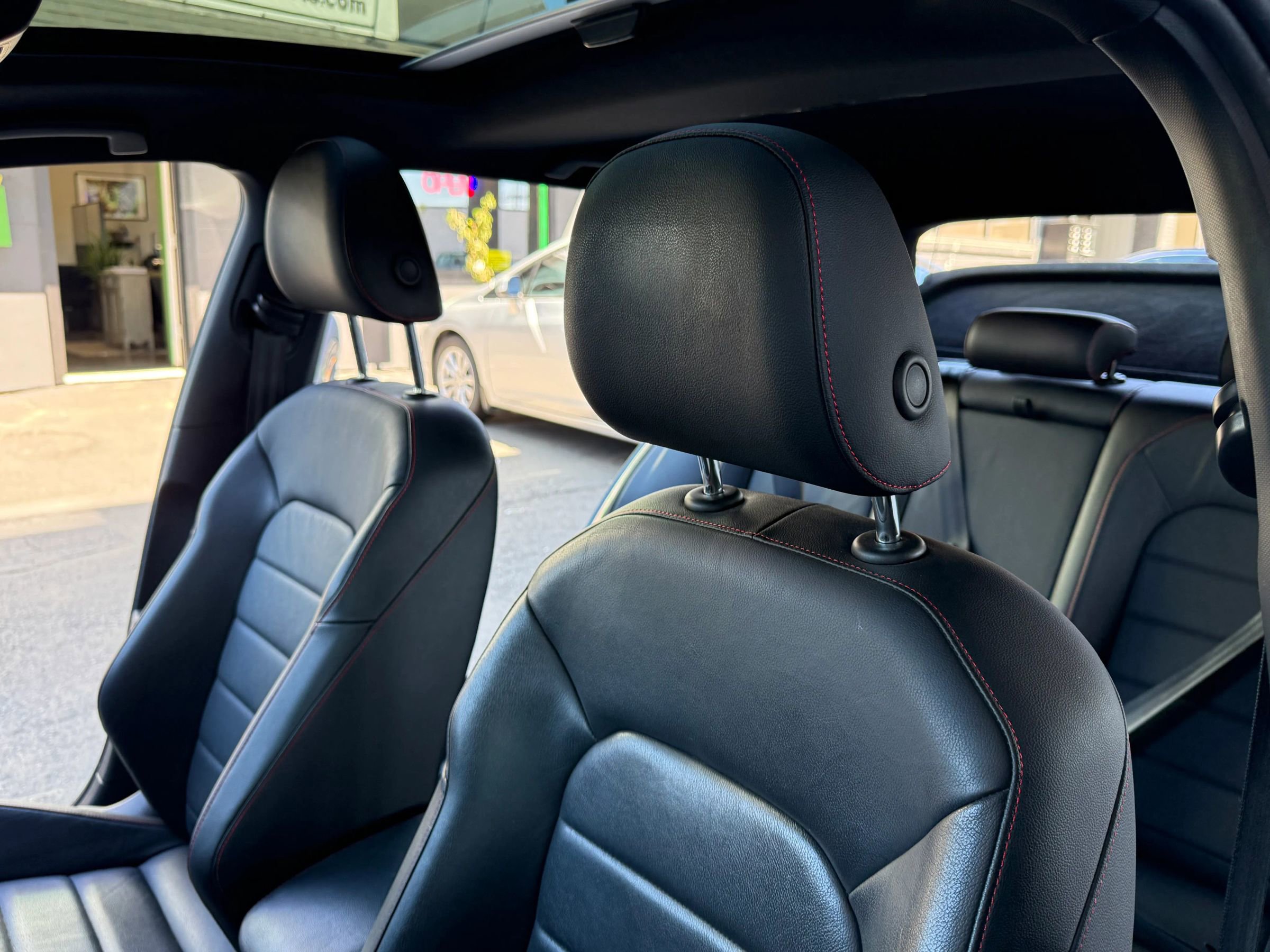 Used 2017 Volkswagen GTI SE image 12