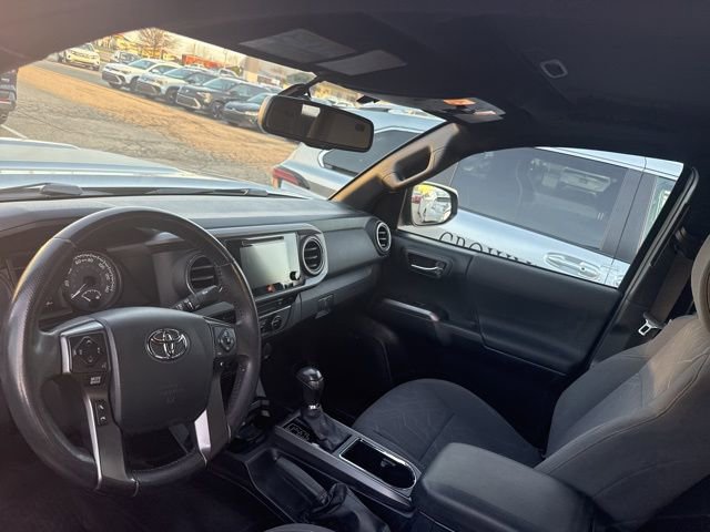 Used 2017 Toyota Tacoma TRD Sport image 13
