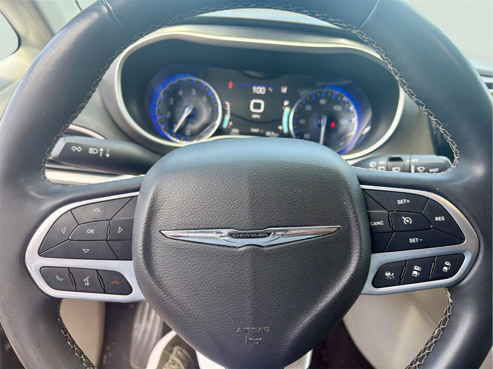 Used 2022 Chrysler Pacifica Touring-L FWD image 18