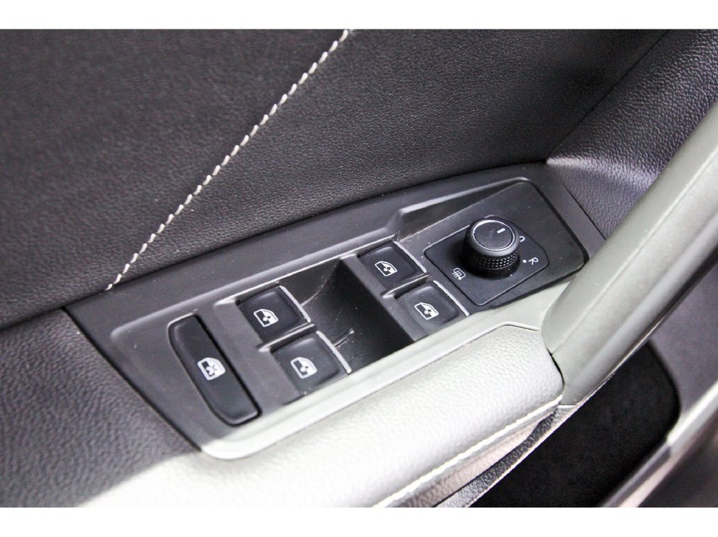 Used 2023 Volkswagen Tiguan SE R-Line FWD image 25