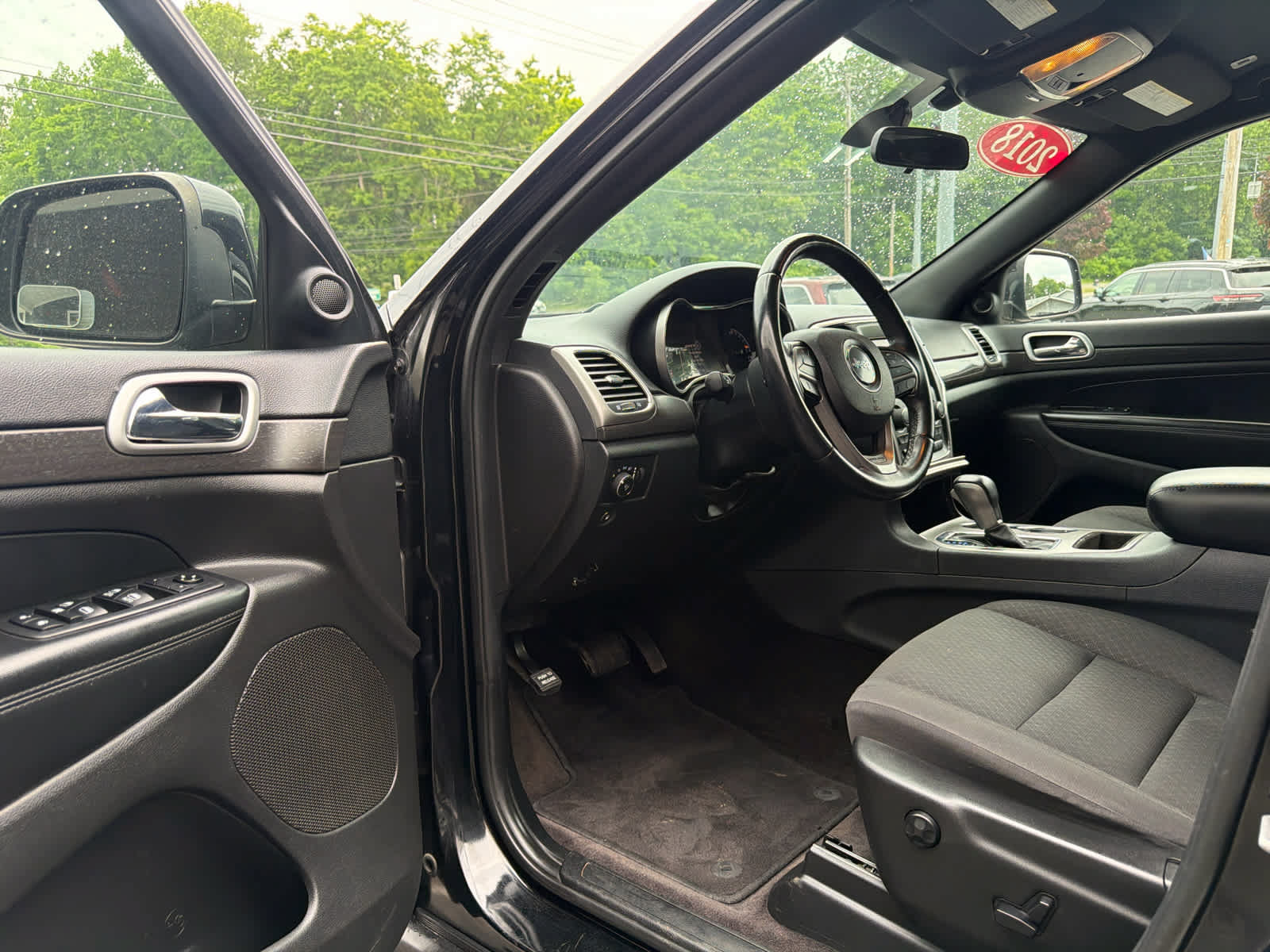 Used 2018 Jeep Grand Cherokee Laredo AWD/4WD image 14