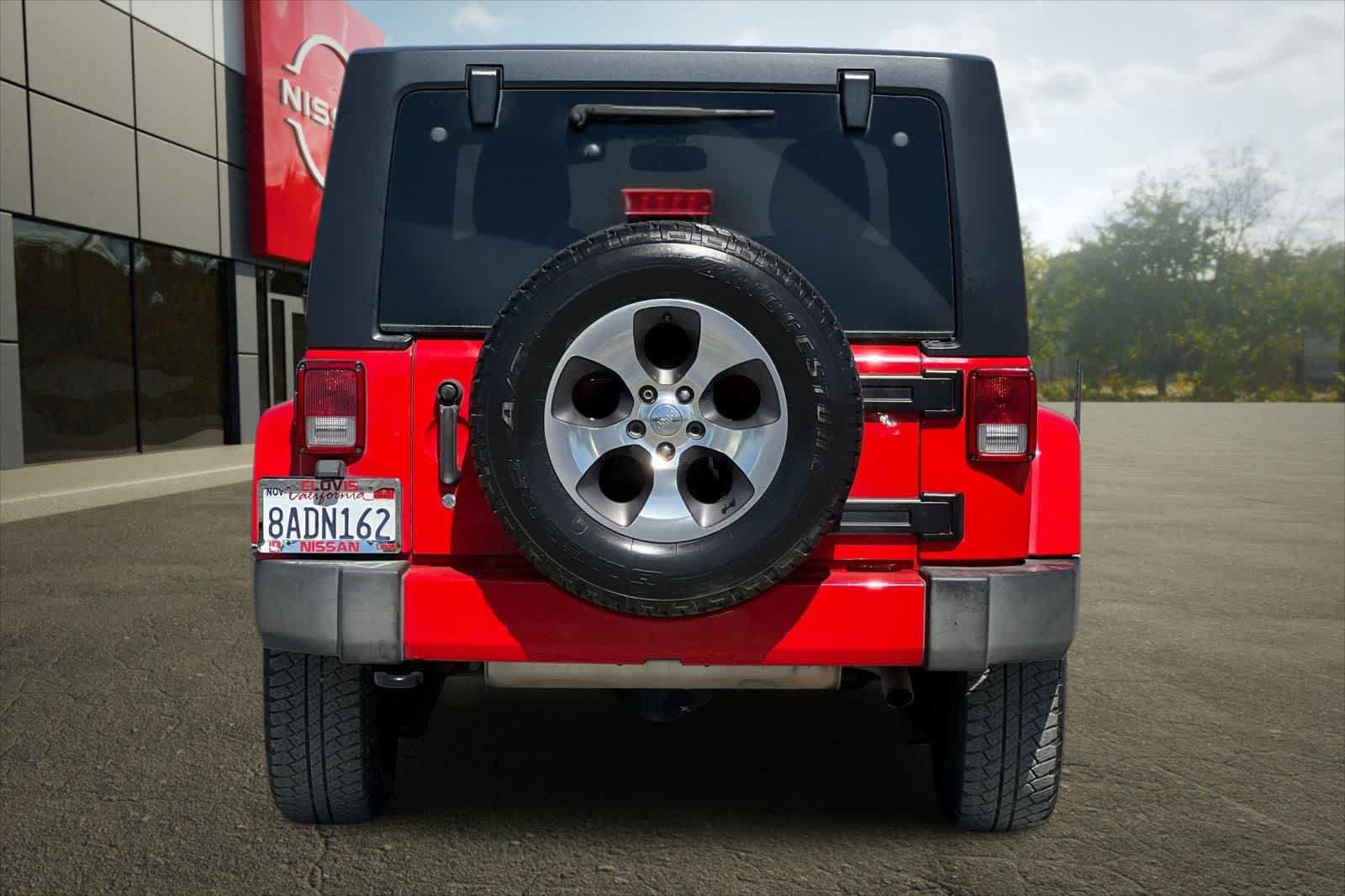 Used 2018 Jeep Wrangler Unlimited Sahara AWD/4WD image 8