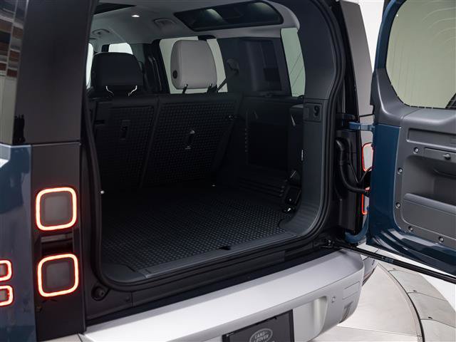 New 2026 Land Rover Defender 110 S AWD/4WD image 33