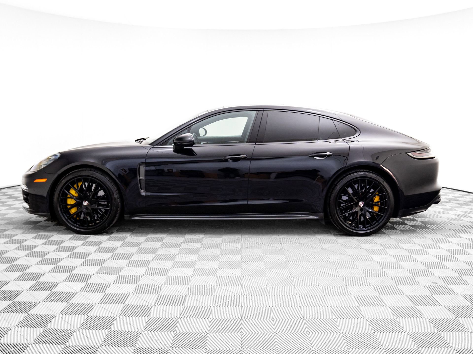 Used 2022 Porsche Panamera Turbo S image 2