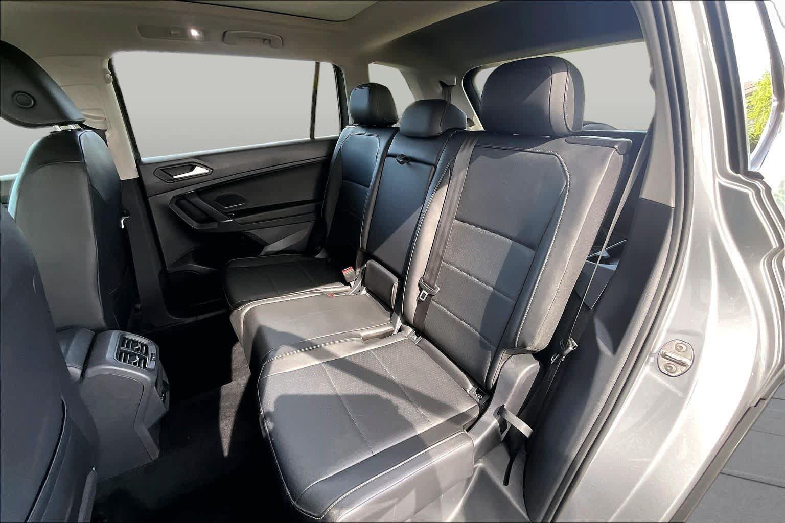 Used 2020 Volkswagen Tiguan SE w/ Panoramic Sunroof Package FWD image 20