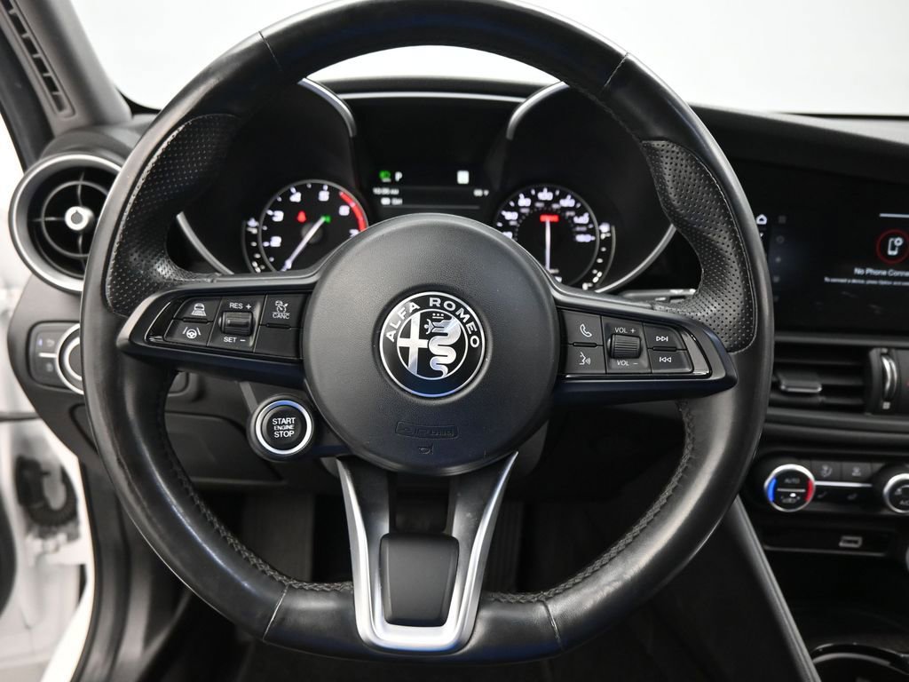 Used 2021 Alfa Romeo Giulia Ti w/ Nero Edizione image 18