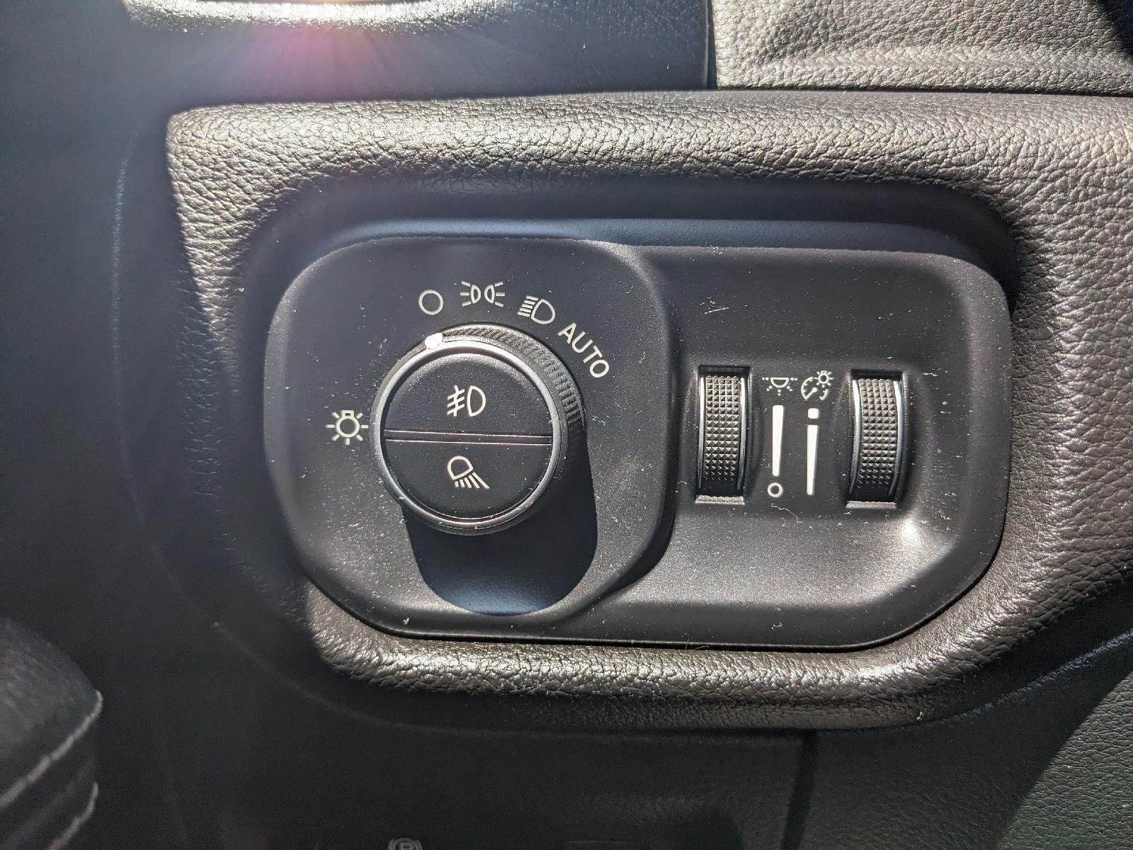 Used 2025 RAM 1500 Laramie AWD/4WD image 13