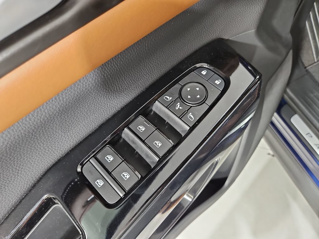 New 2026 Nissan Pathfinder Platinum AWD/4WD image 11