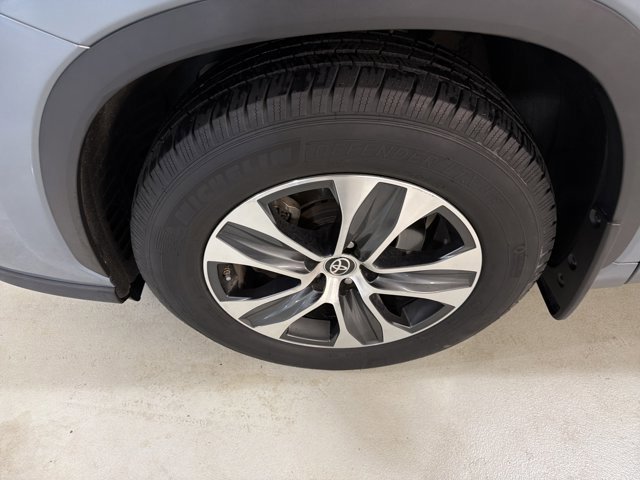 Used 2023 Toyota Highlander XLE w/ Protection Package #3 (TMS) AWD/4WD image 11