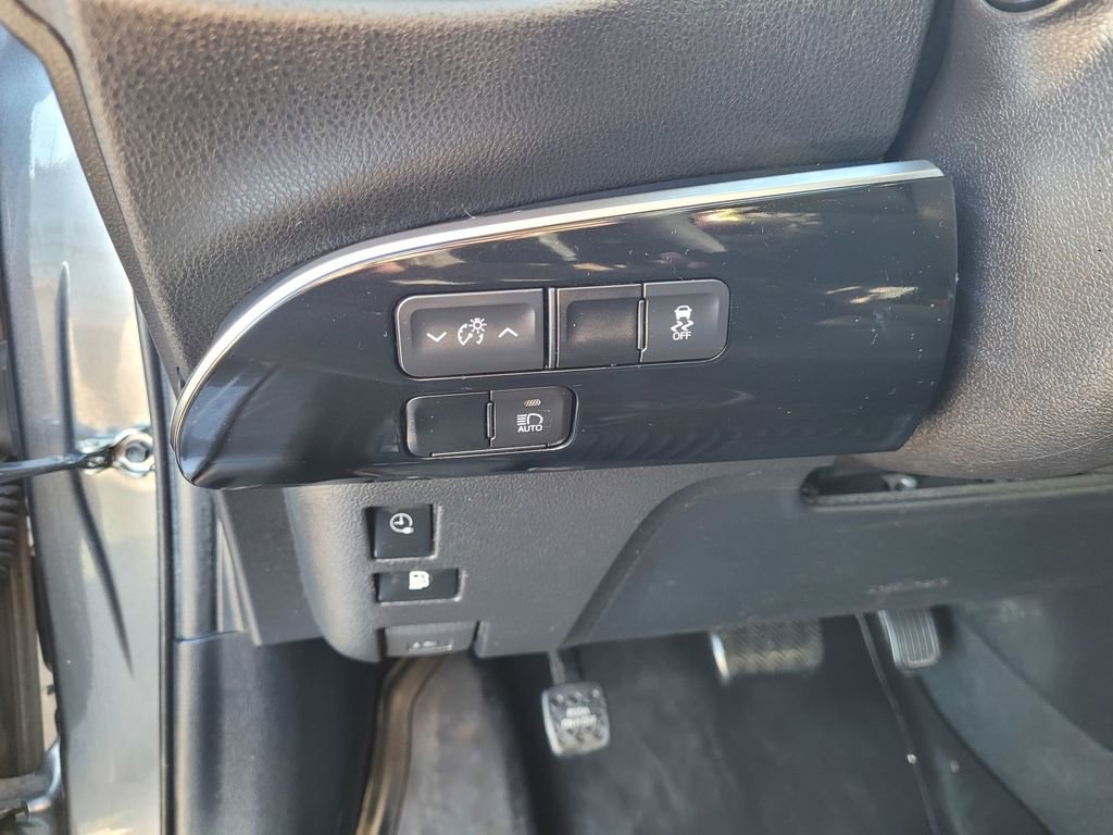 Used 2022 Toyota Prius Prime XLE image 25