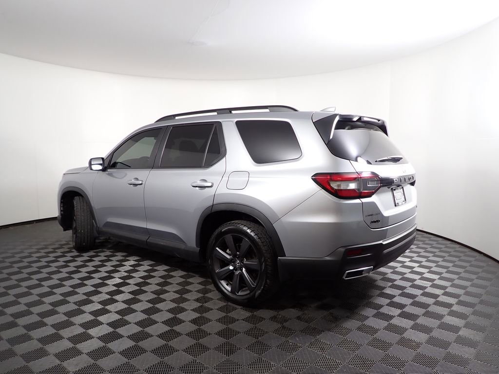 Used 2025 Honda Pilot Sport image 12