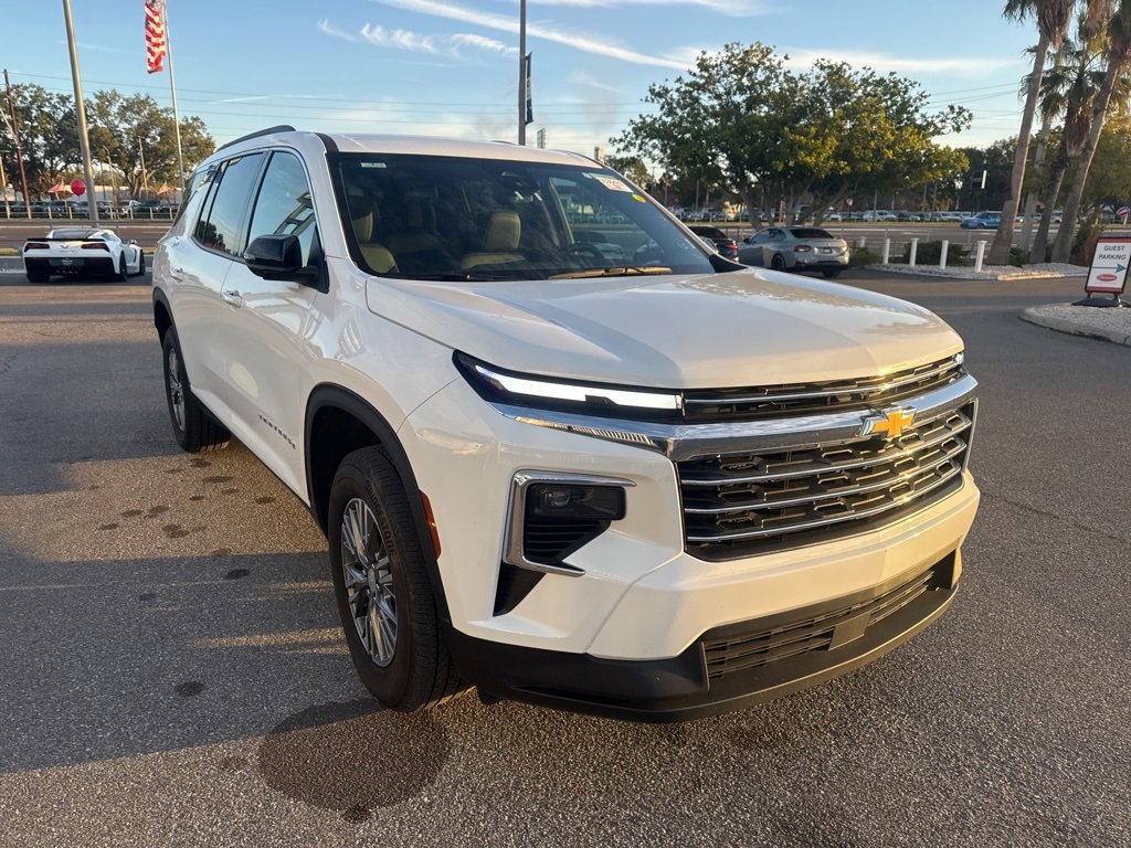 Used 2025 Chevrolet Traverse LT video 1