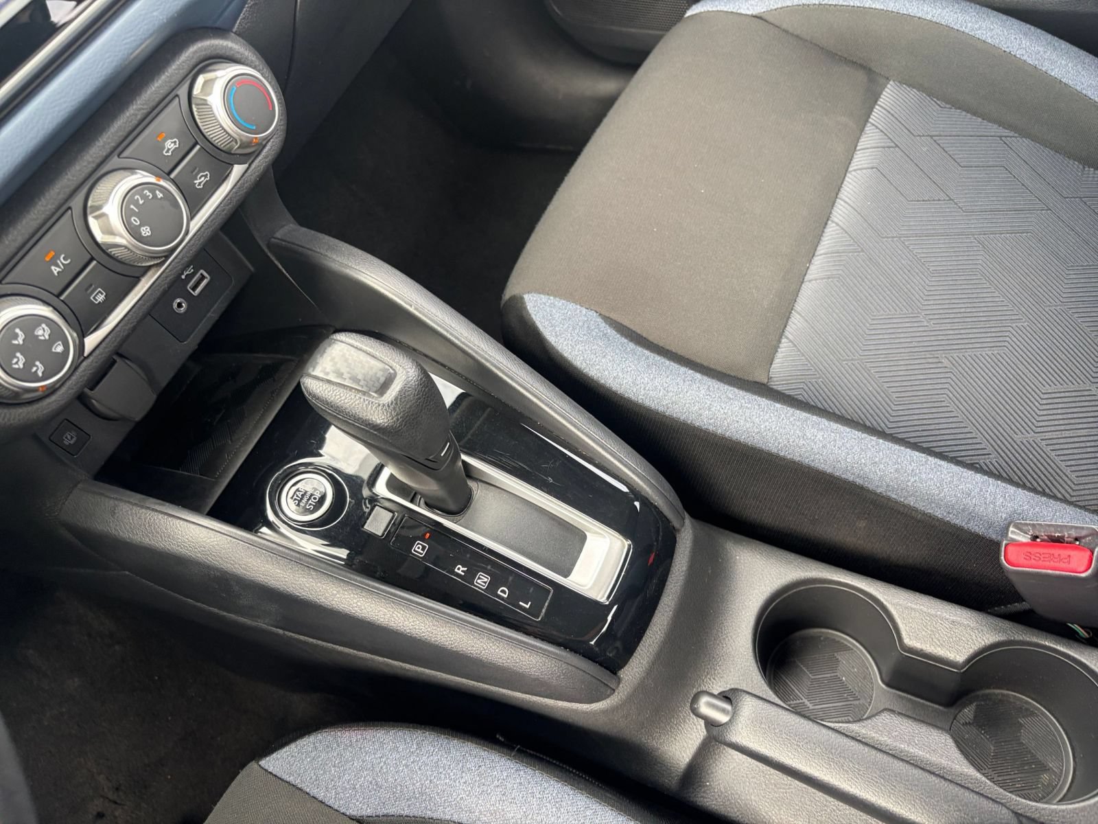 Used 2025 Nissan Versa SV FWD image 39