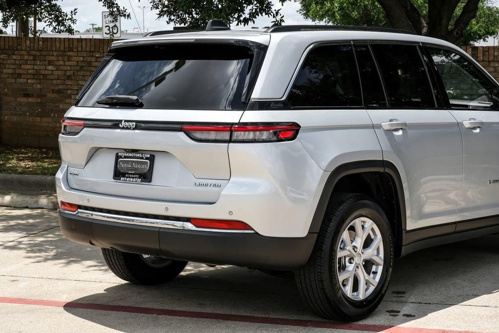 Used 2023 Jeep Grand Cherokee Limited AWD/4WD image 16