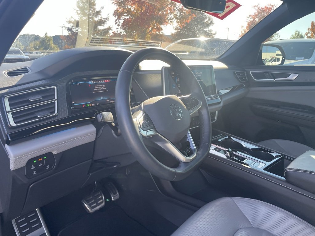 Used 2024 Volkswagen Atlas Cross Sport SEL R-Line image 10