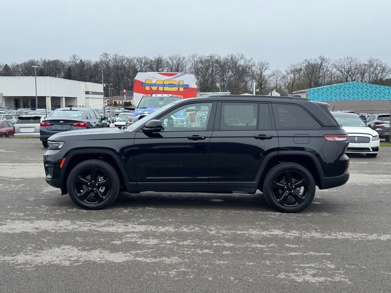 Used 2023 Jeep Grand Cherokee Altitude image 6