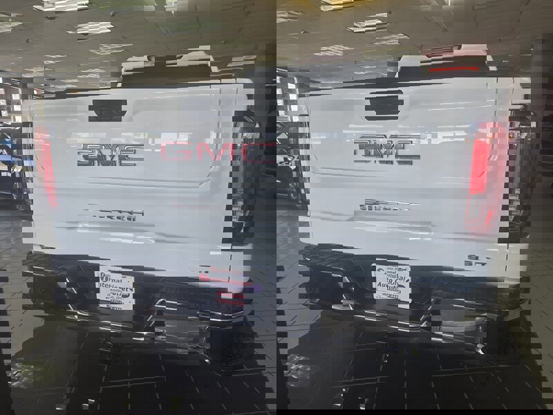Used 2025 GMC Sierra 1500 SLT image 5