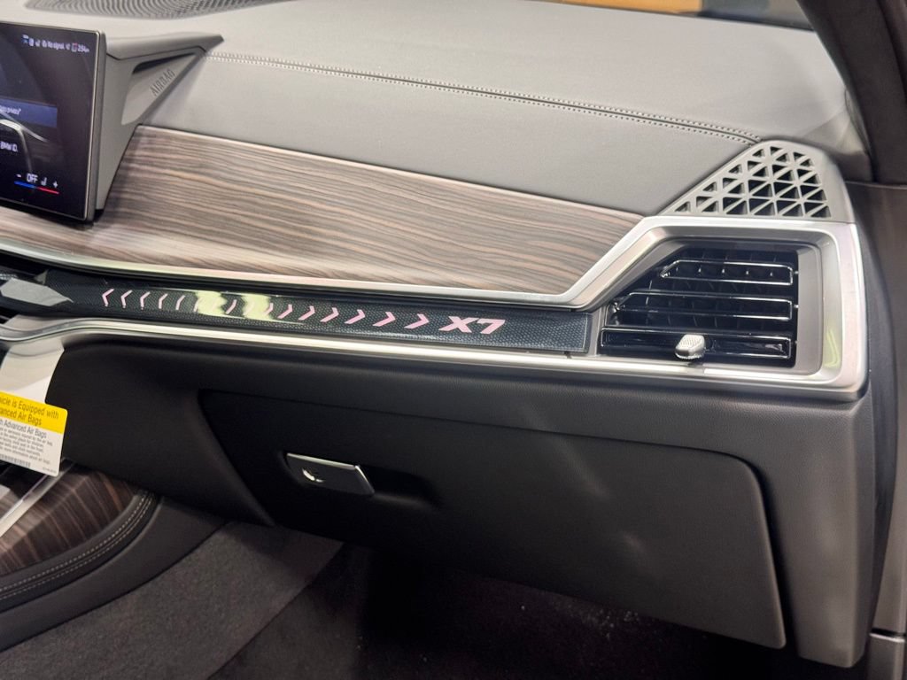 Used 2026 BMW X7 xDrive40i w/ M Sport Package AWD/4WD image 26
