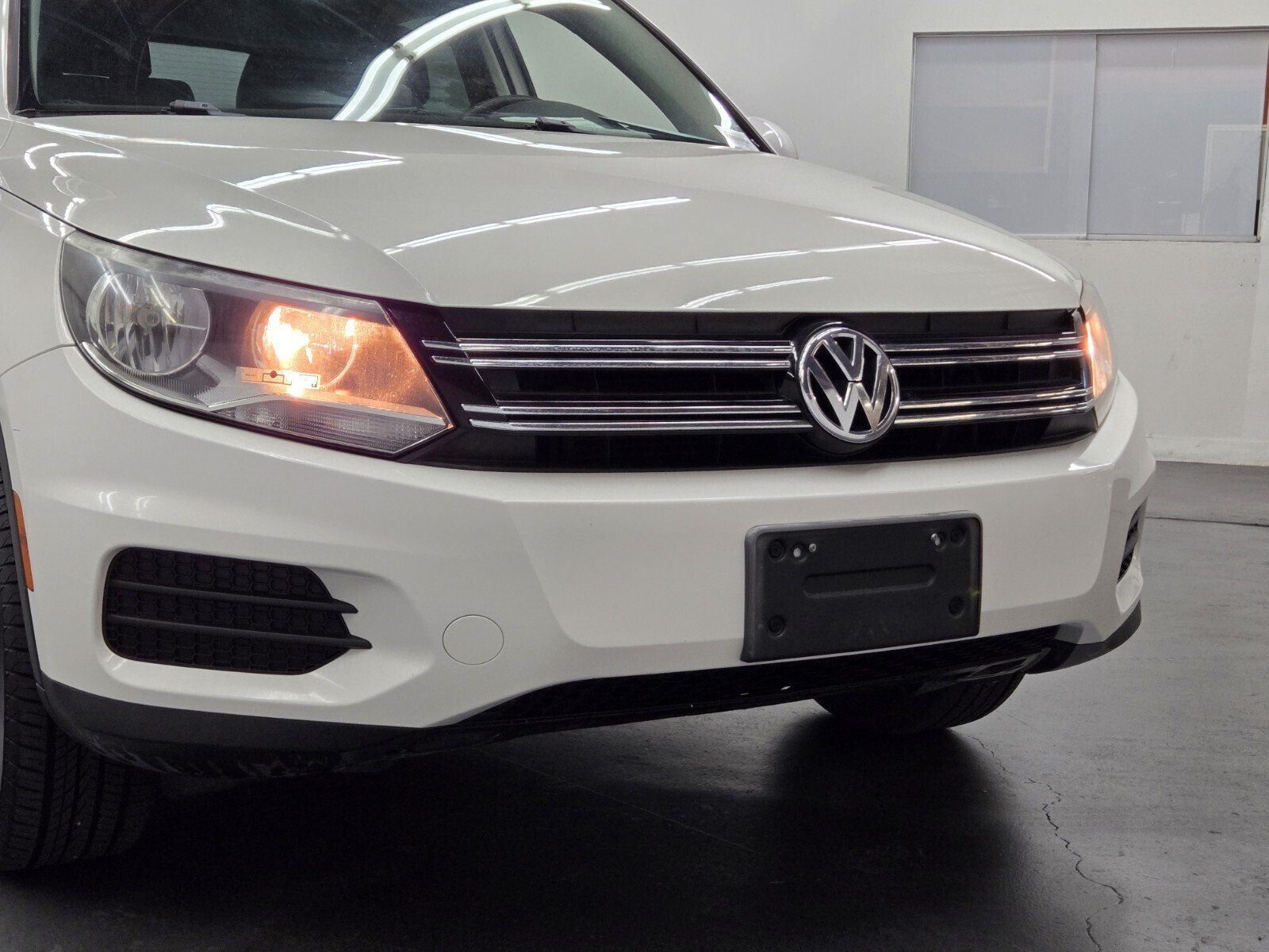 Used 2012 Volkswagen Tiguan LE FWD image 5