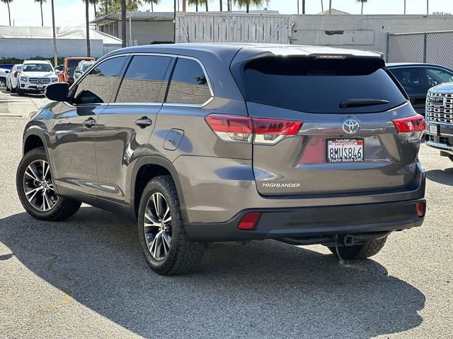 Used 2019 Toyota Highlander LE w/ Carpet Mat Package (TMS) image 6
