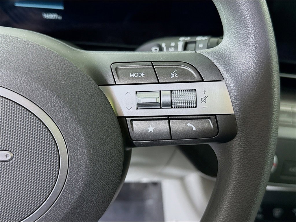 Certified 2025 Hyundai Kona SE image 22