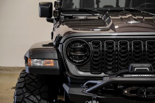 Used 2025 Jeep Gladiator Sport image 3