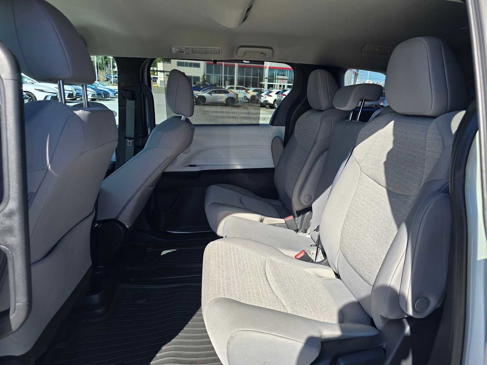 Certified 2025 Toyota Sienna LE FWD image 17