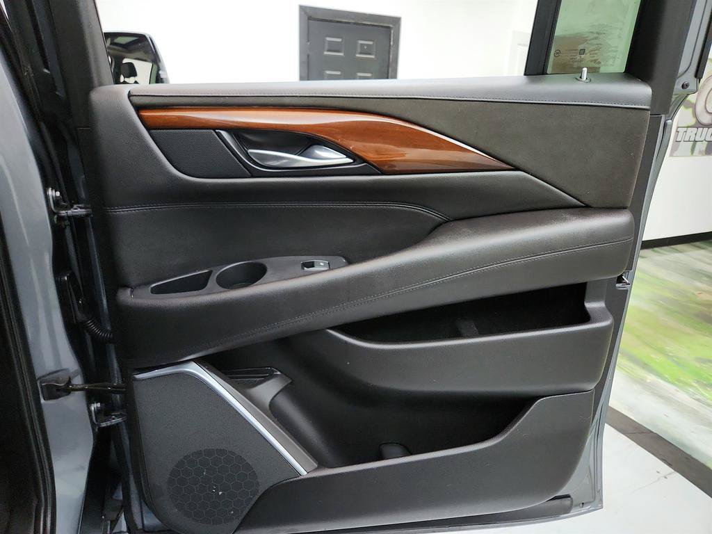 Used 2019 Cadillac Escalade ESV Premium Luxury AWD/4WD image 31