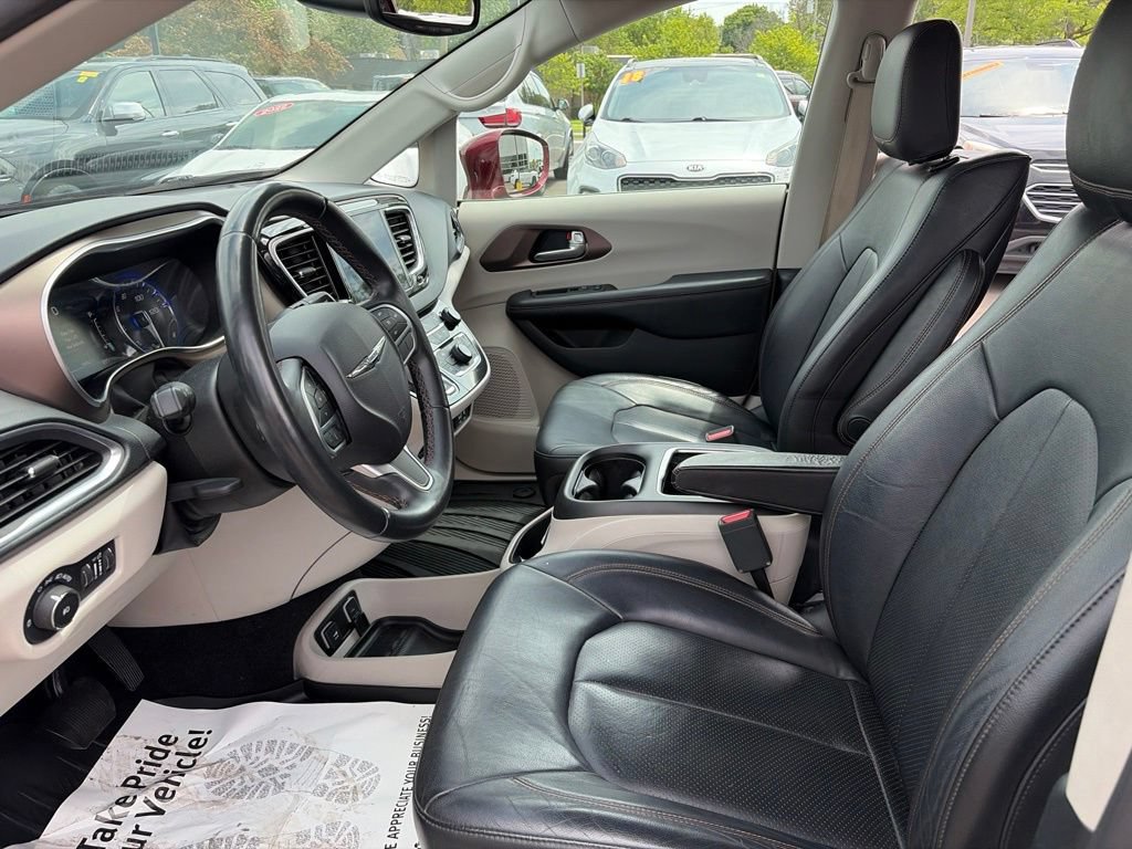 Used 2018 Chrysler Pacifica Touring-L Plus FWD image 14
