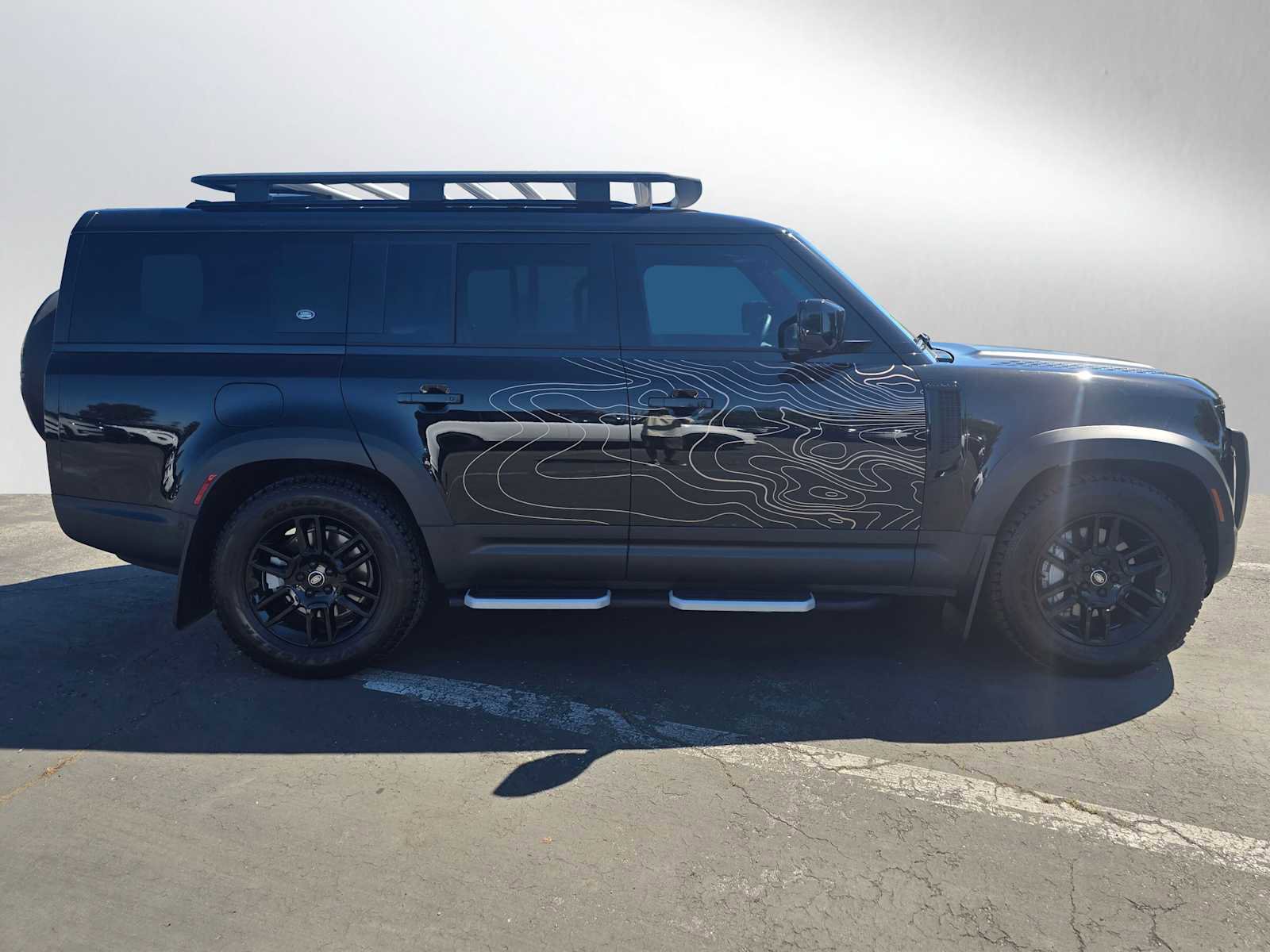 Used 2023 Land Rover Defender 130 SE image 6