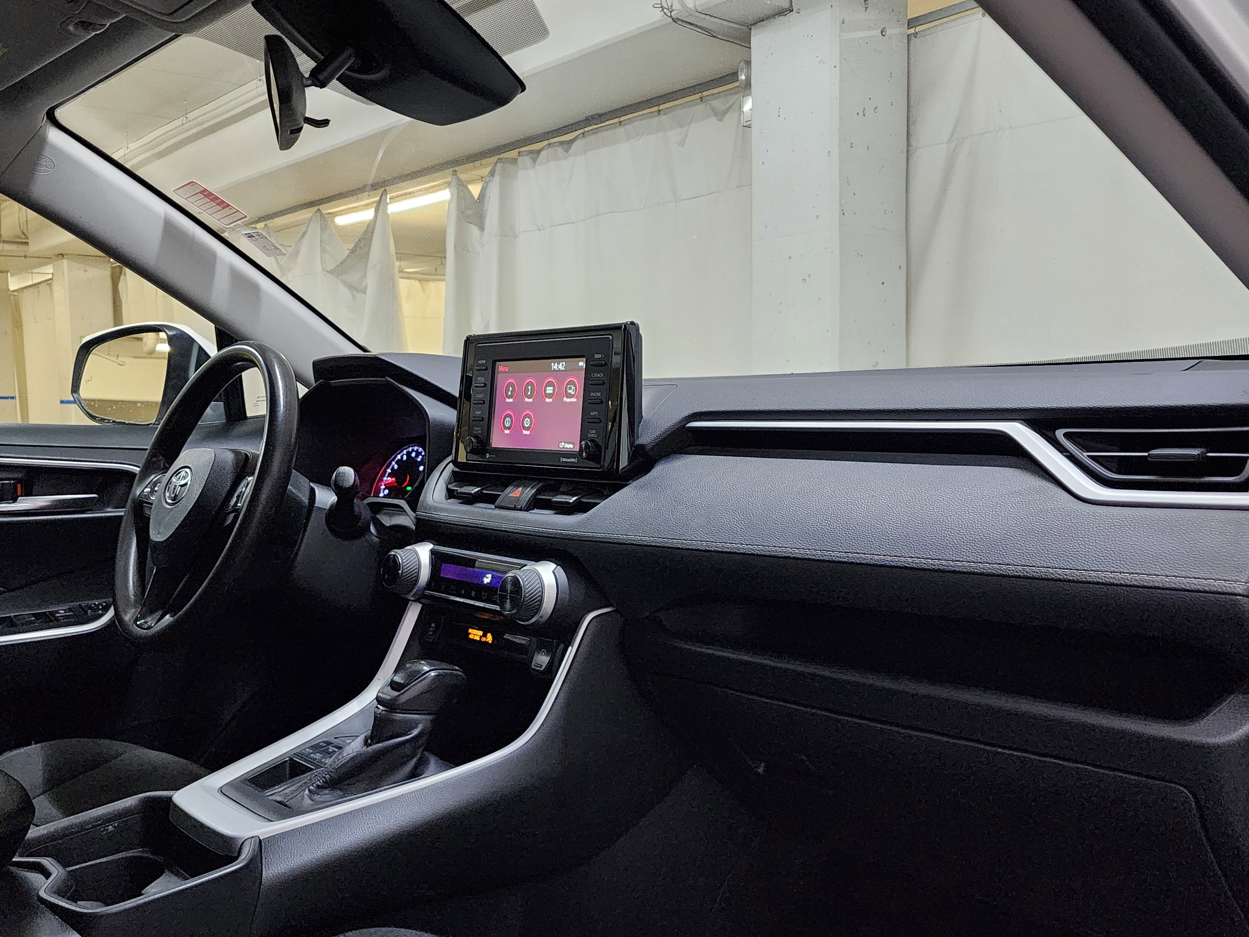 Used 2021 Toyota RAV4 XLE image 21