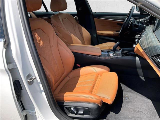 Used 2022 BMW 530i w/ Premium Package image 9
