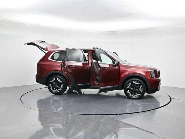Used 2023 Kia Telluride EX w/ EX Captain's Chair Package FWD image 47