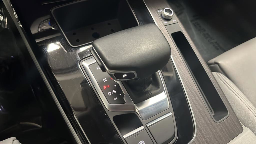 Used 2024 Audi Q5 2.0T Premium w/ Convenience Package image 23