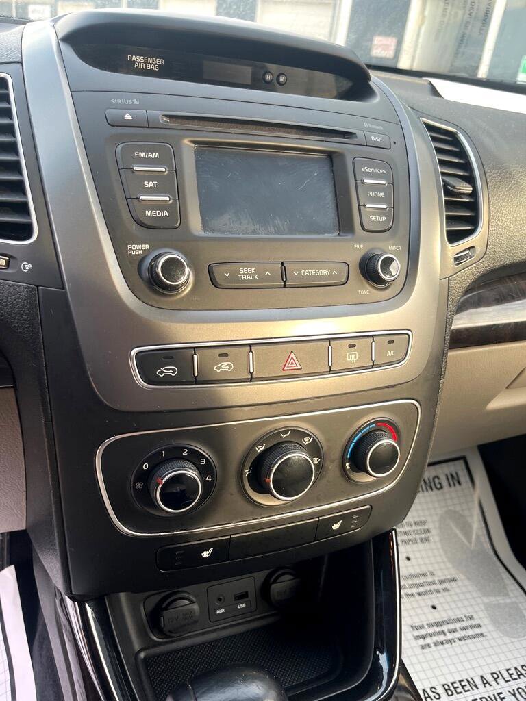 Used 2014 Kia Sorento LX image 12