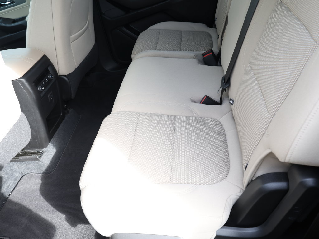 Used 2023 Chevrolet Traverse LS FWD image 15