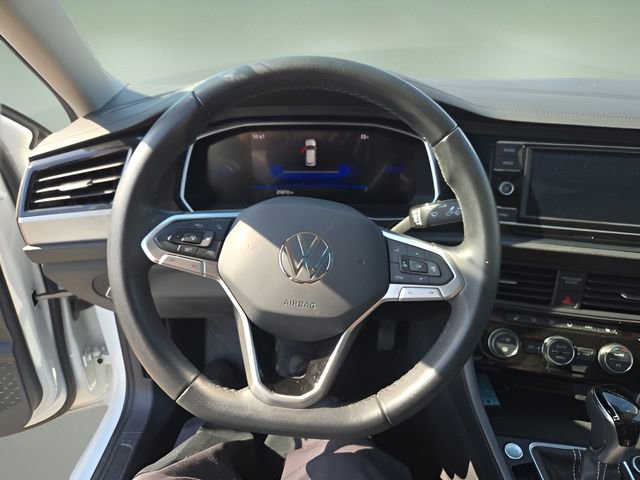 Used 2024 Volkswagen Jetta SE w/ Panoramic Sunroof Package image 14