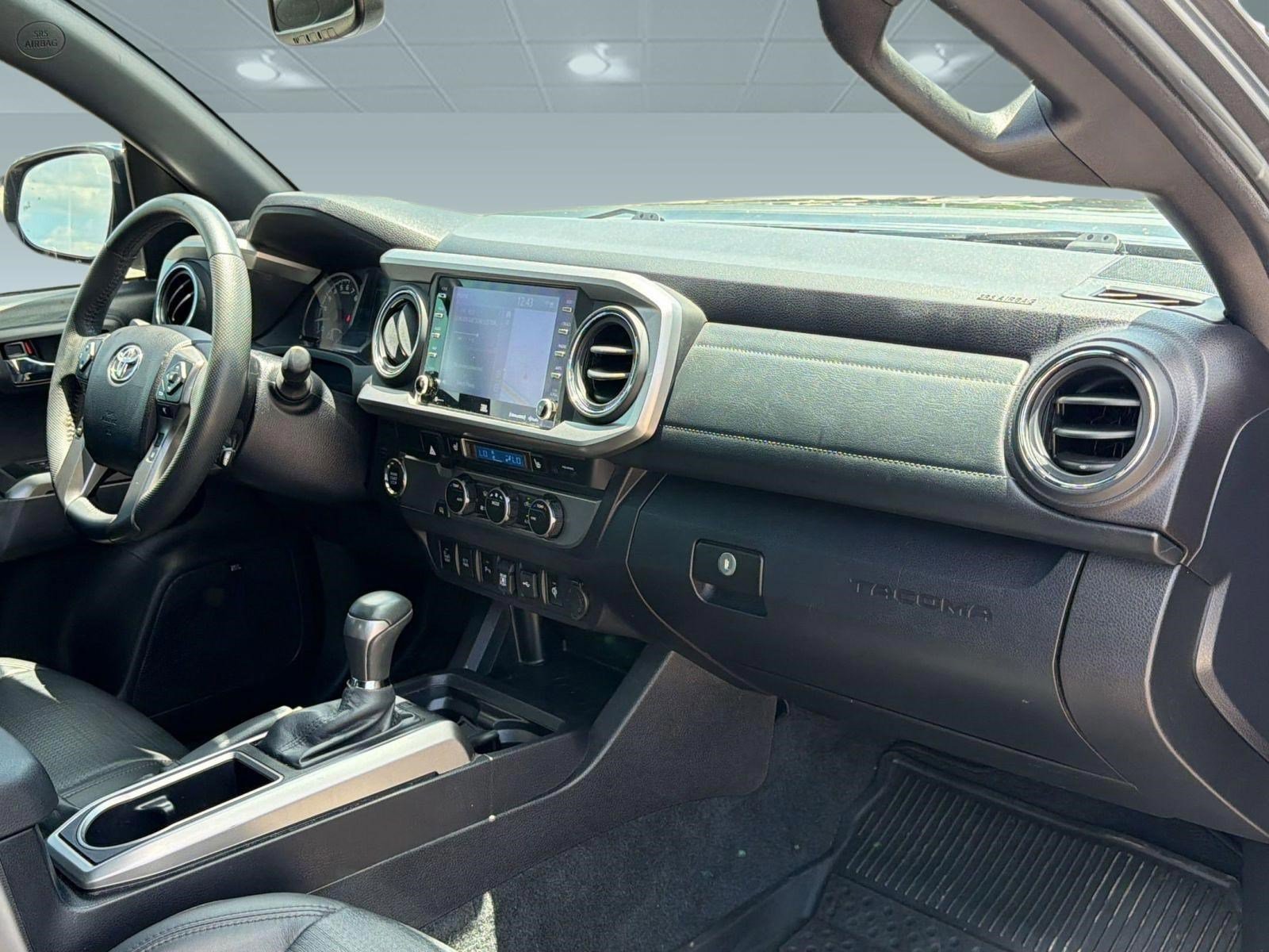 Used 2022 Toyota Tacoma Limited RWD image 30