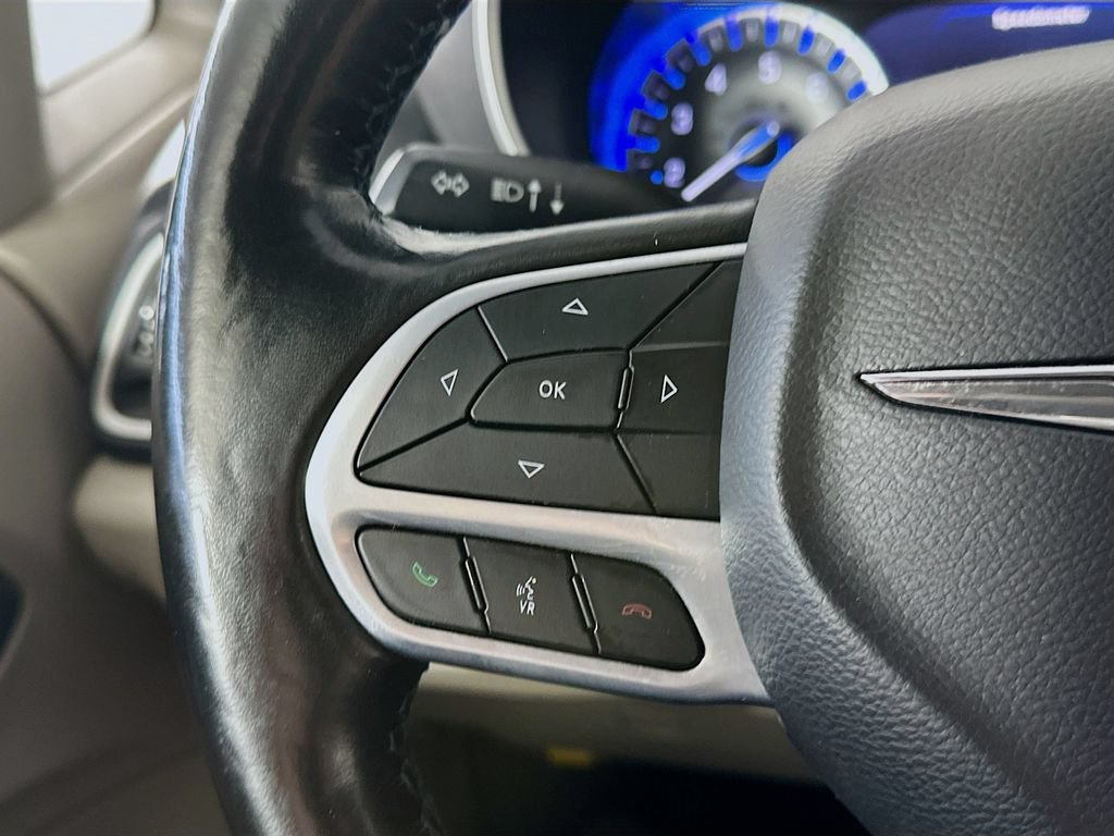 Used 2021 Chrysler Pacifica Touring-L FWD image 24