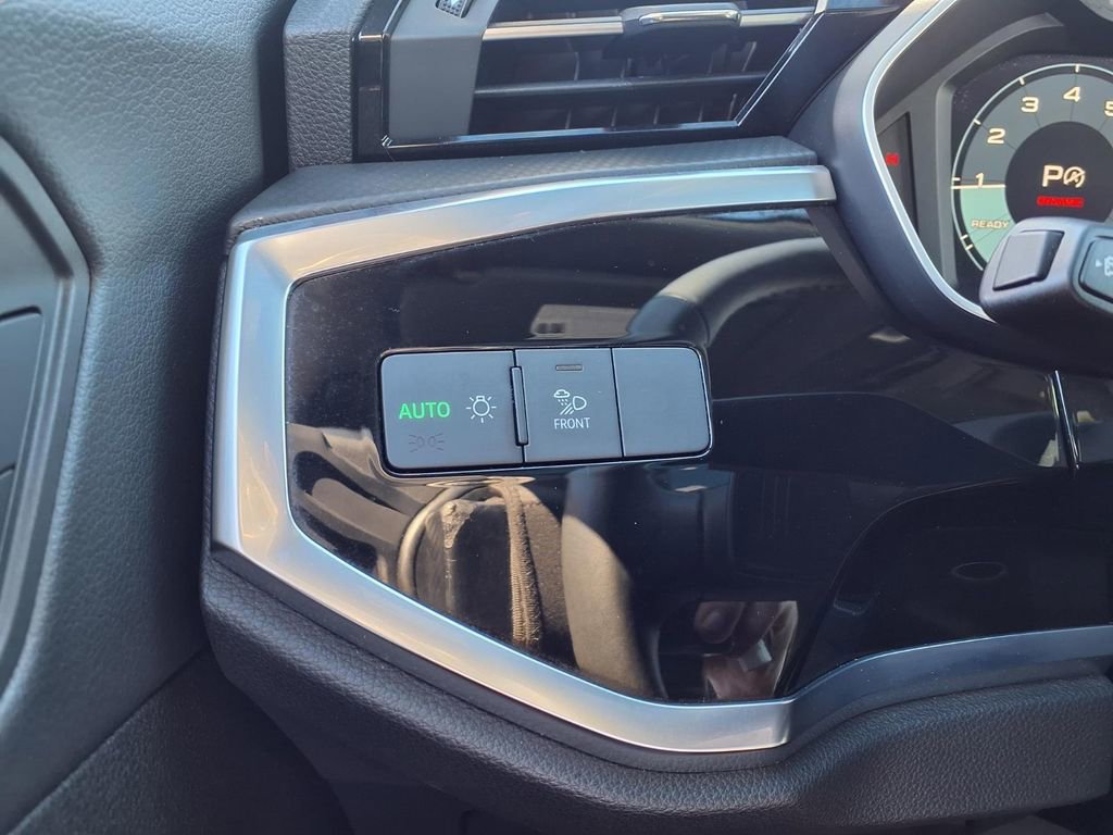 Used 2025 Audi Q3 2.0T Premium image 18
