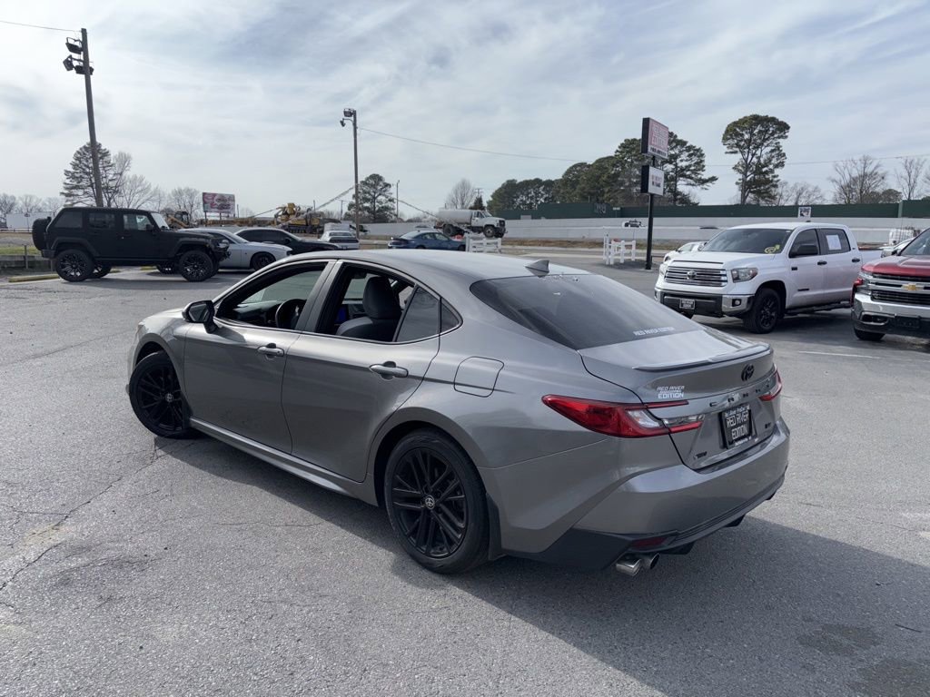 Used 2025 Toyota Camry SE image 3