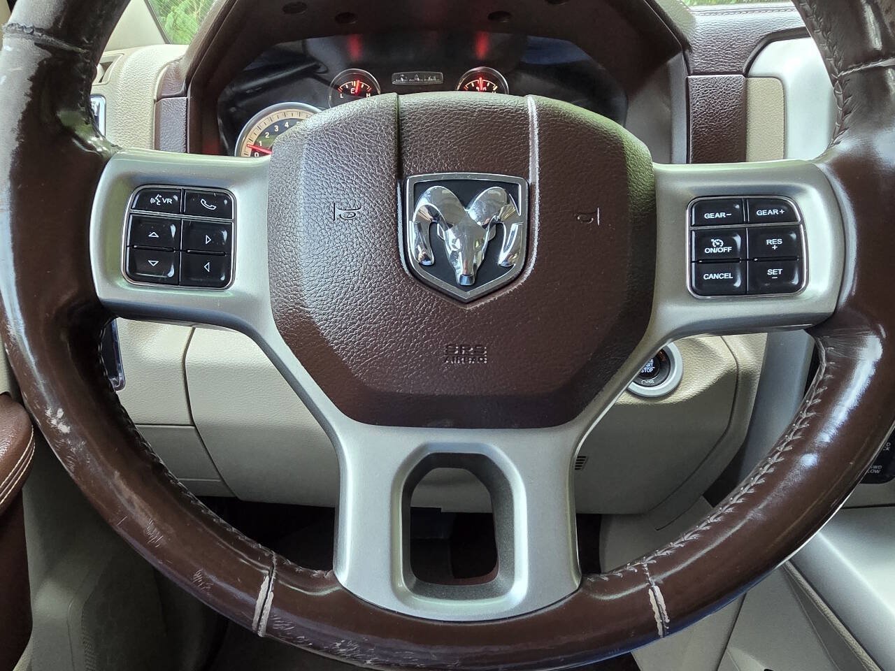 Used 2018 RAM 1500 Laramie w/ Convenience Group AWD/4WD image 19