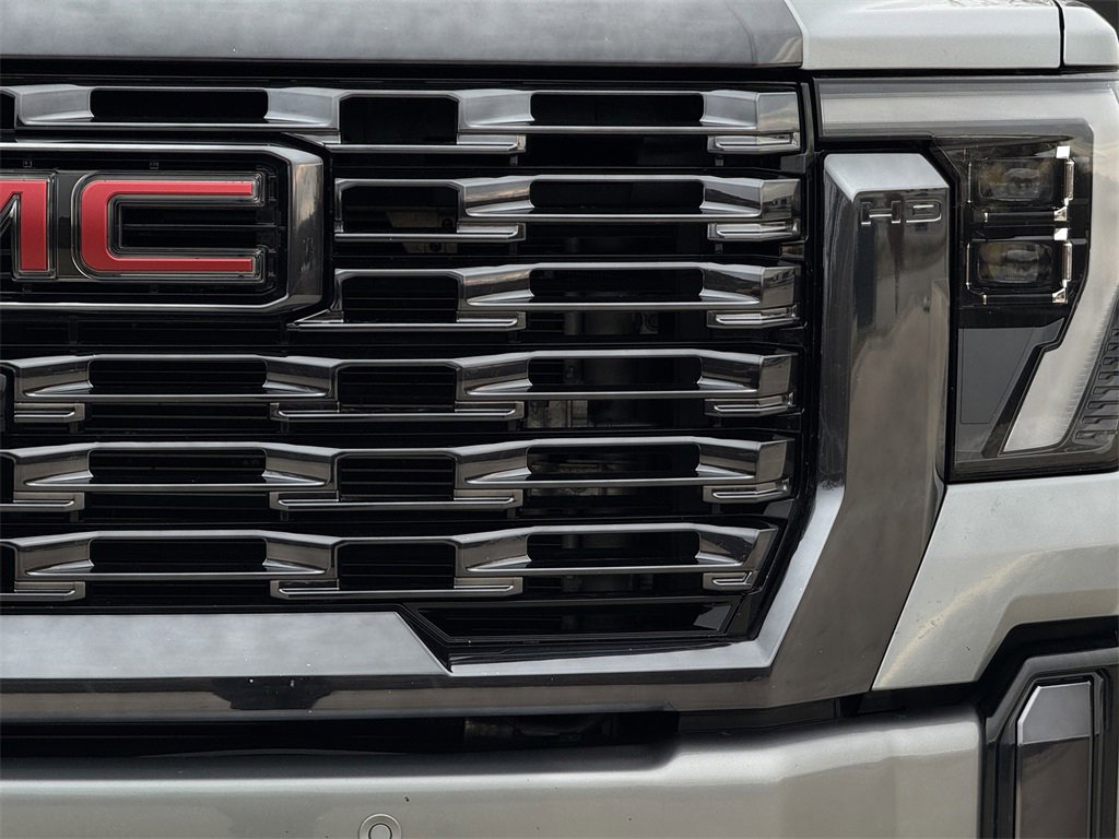 Used 2024 GMC Sierra 2500 Denali Ultimate image 8