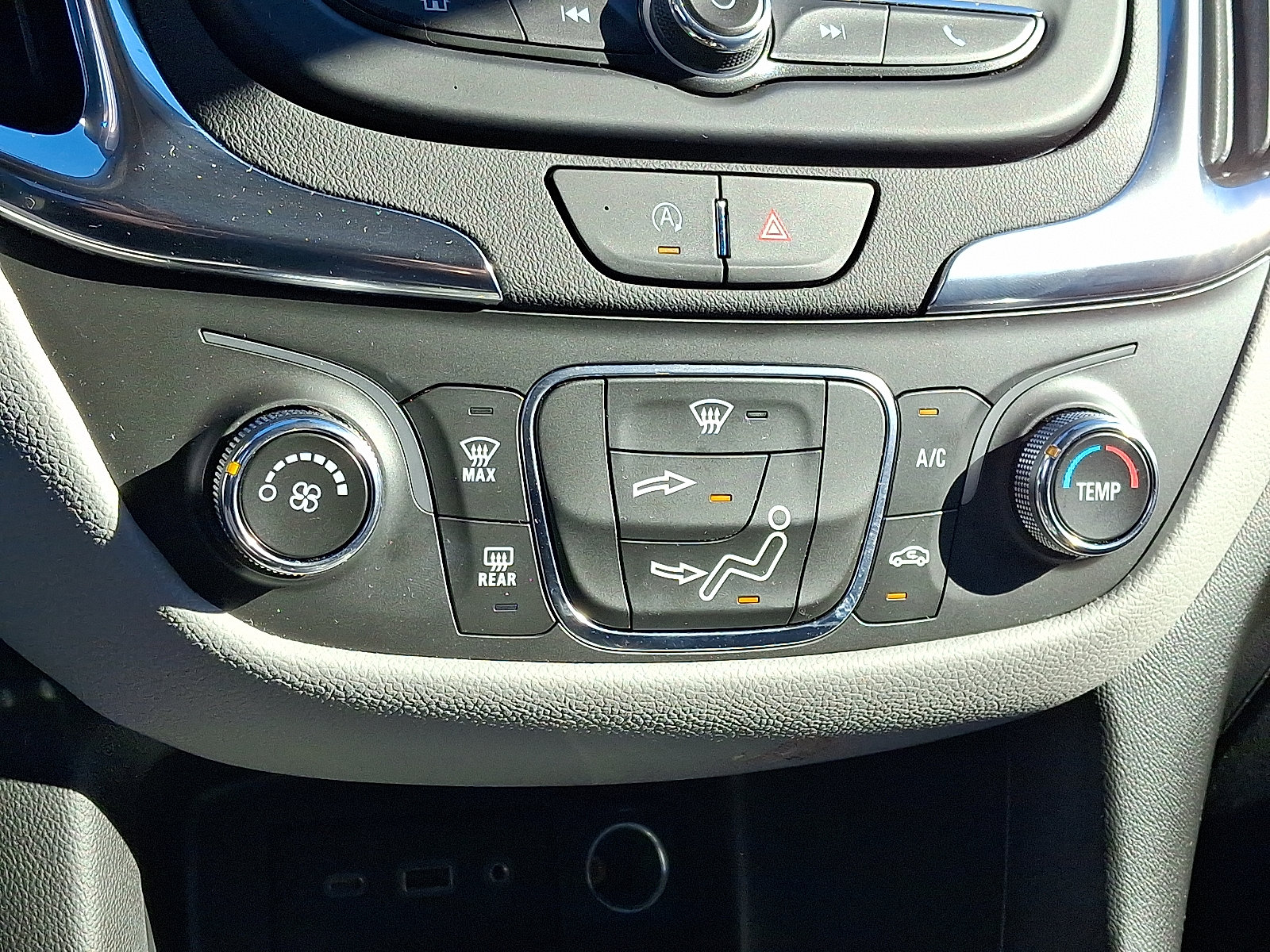 Used 2023 Chevrolet Equinox LS w/ LS Convenience Package FWD image 17