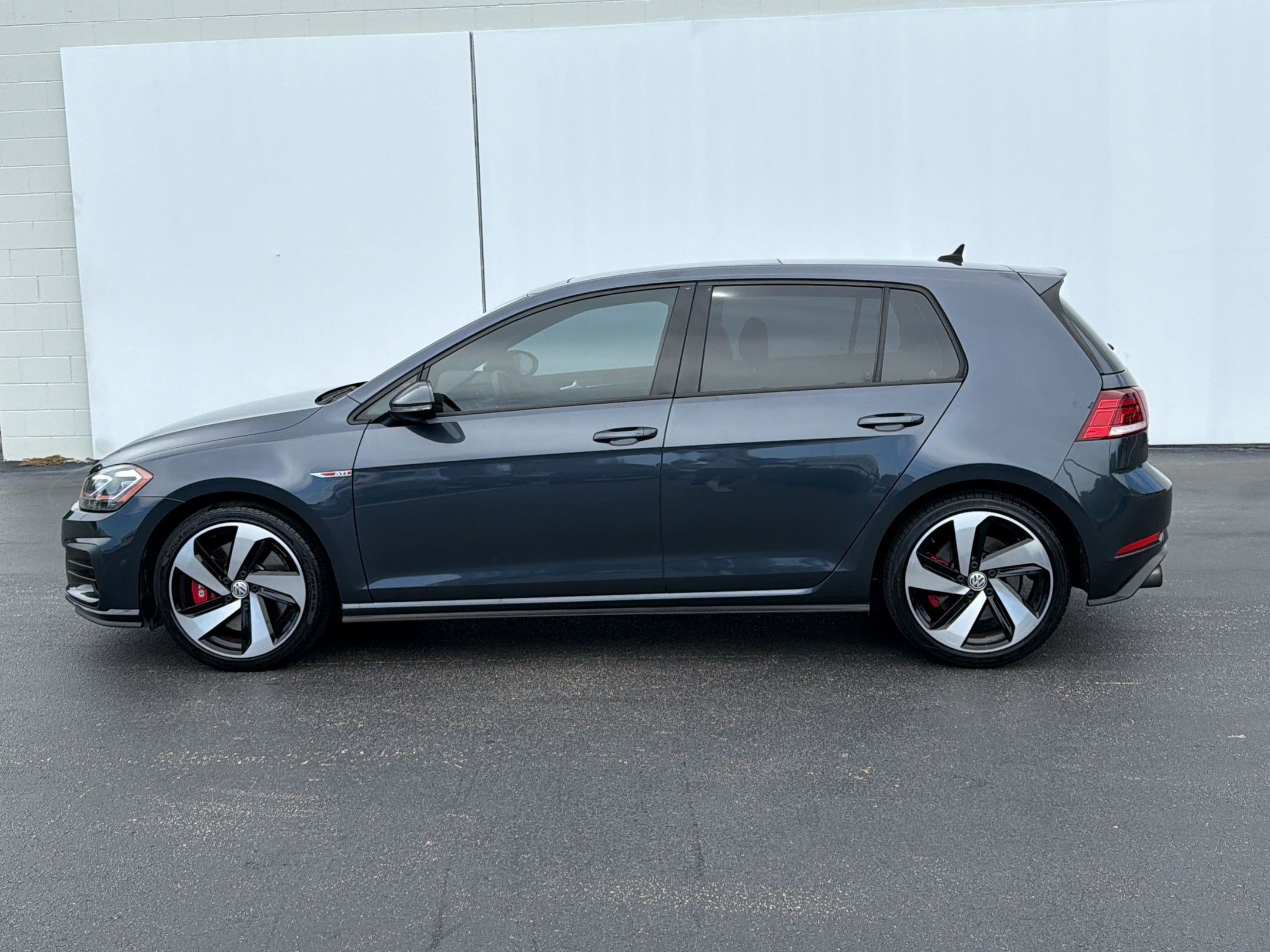 Used 2018 Volkswagen GTI SE w/ SE Leather Package FWD image 2