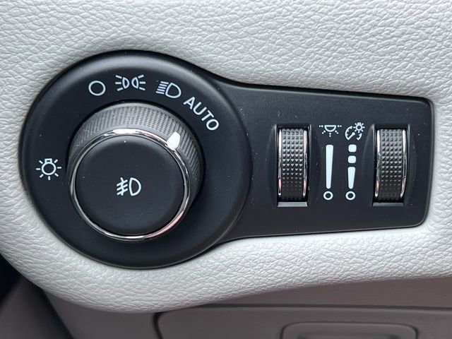 Used 2022 Jeep Cherokee Limited AWD/4WD image 18
